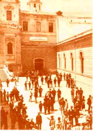 1899. Alunni nel Cortile del Liceo