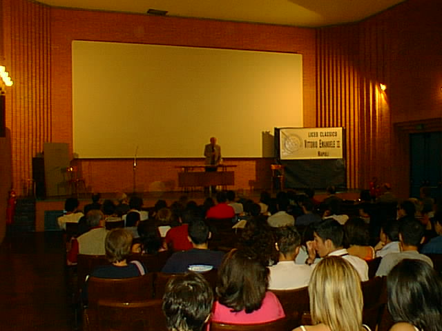 Il Prof. Antonio Gargano durante la conferenza 