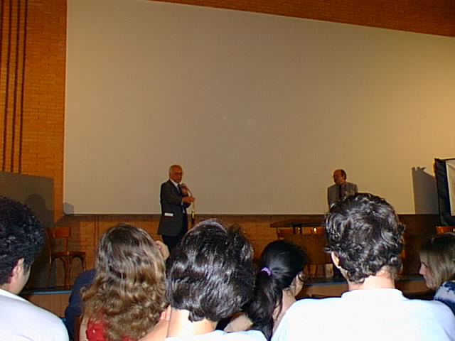 Il Preside Prof. Francesco Di Vaio ringrazia il prof. Gargano