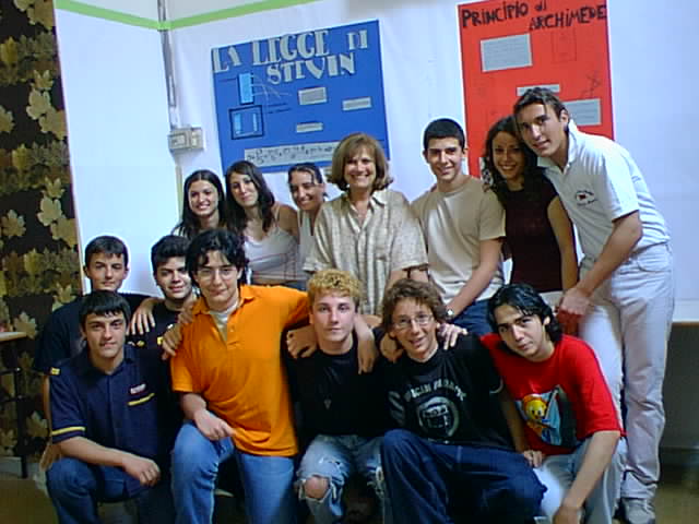 La proffa Pagliarone ed i suoi alunni di I A.jpg (50718 byte)